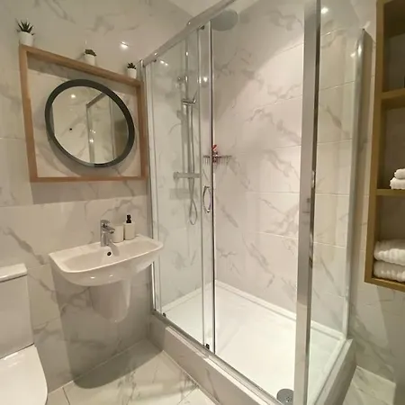 Apartment Stunning One B/r - Centre *