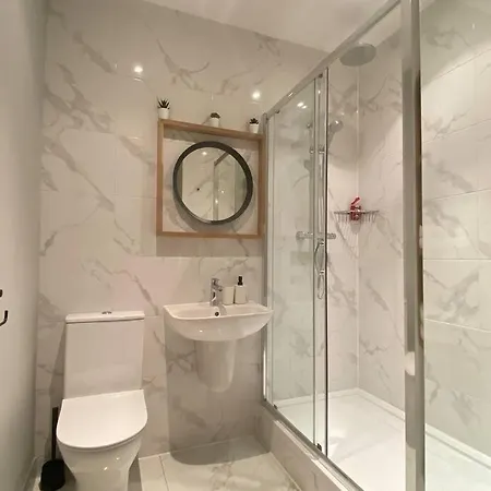 Apartment Stunning One B/r - Centre *