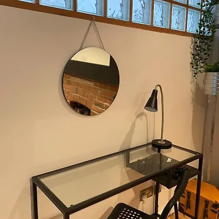 Stunning One B/r - Centre Apartment