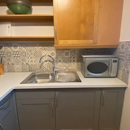 Apartment Stunning One B/r - Centre