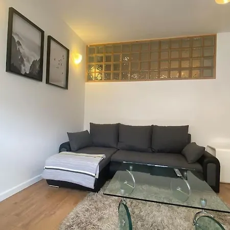 Stunning One B/r - Centre *